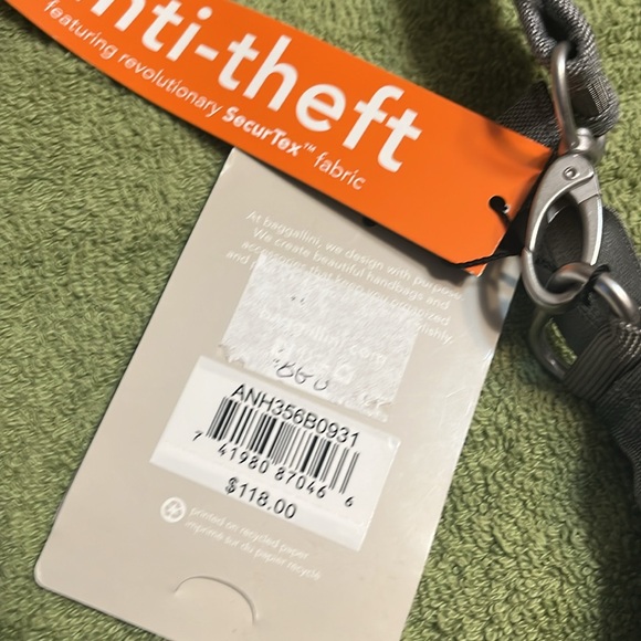 NWT Baggallini anti-theft travel bag with attached  RFID protection wallet - Picture 2 of 8